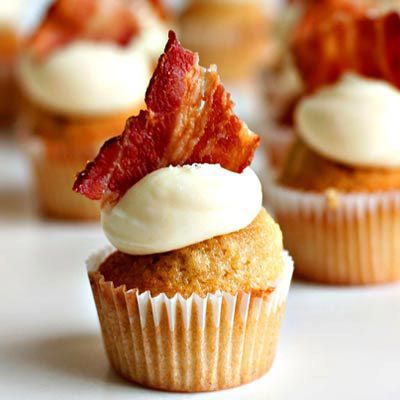 Maple Bacon Maple Bacon Cupcakes, Savory Cupcakes, Biscuit Cupcakes, Bacon Cupcakes, Pumpkin Ale, Maple Bacon, Cream Frosting, Cup Cakes, Sweet And Salty