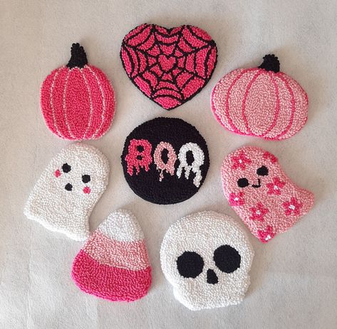 You'll love our Pink Spooky Coasters that match your Halloween decorations.  You can choose these cute mini rugs as a gift to your loved ones. Halloween coasters are tufted by hand using punch needle embroidery technique. These cute coasters, which are my own design, are 100% handmade. Dimension; Approximately 4 inch  Includes; Cotton Yarn, Fabric, Felt  After you order, I prepare it and deliver it to the cargo within 2-4 days. Since it comes from Turkey, there may be a shipping process of 6 to Mini Rug Coasters, Goth Punch Needle, Halloween Punch Needle Coaster, Punch Needling Ideas, Needle Punching Ideas, Halloween Mug Rugs, Cute Coaster Ideas, Punch Needle Patterns Coasters, Punch Needle Crafts