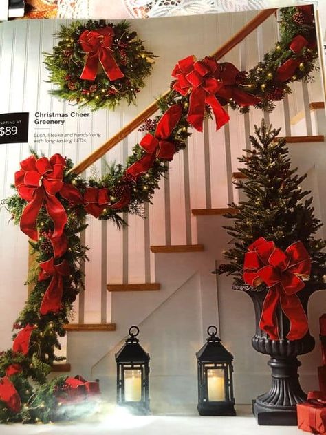 15 Easy DIY Ways To Decorate Your Home For Christmas - Twins Dish Christmas Stairs Decorations, Christmas Stairs, Christmas Staircase, Christmas Decorations Cheap, 1 Advent, Dollar Store Christmas, Christmas Themes Decorations, Christmas Decorations Diy Outdoor, Diy Christmas Decorations Easy