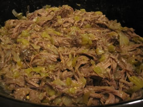 Susies Green Chili Burros - Life In The Lofthouse Crock Pot Green Chili, Green Chili Burritos, Italian Roast Beef, Pork Burritos, Green Chili Pork, Green Chili Recipes, Mississippi Pot, Meat Chili, Italian Roast