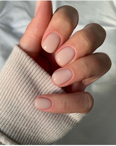 Bridesmaid Nails Matte, Neutral Autumn Nails Short, Minimal Pedicure, Short Nail Designs Nude, Light Neutral Nails, Neutral Nail Designs 2024, Gel Nails Neutral, Mail Short, Short Neutral Nails