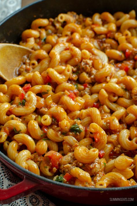 Sausage And Tomato Pasta, Macaroni And Tomatoes, Macaroni Casserole, Sausage Pasta Recipes, Quick Family Meals, Sausage Peppers, Sausage Casserole, Rice Noodle, Cooking For A Crowd