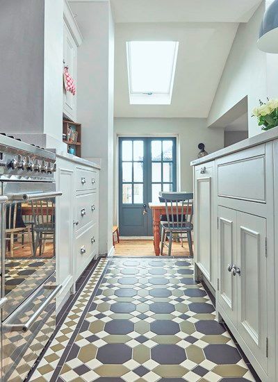 Kitchen Tile Floor Classic, Victorian Style Floor Tiles, Edwardian Floor Tiles, 1920s Kitchen Floor, Victorian Tiled Floor, Victorian Floor Tiles Kitchen, Victorian Tiles Kitchen, Victorian Kitchen Floor, Vintage Kitchen Floor