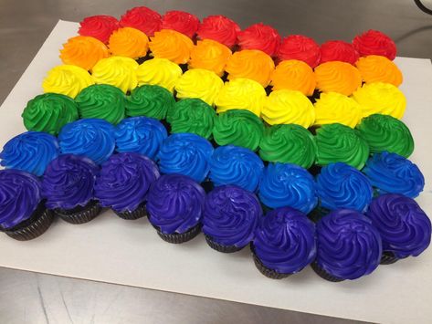 Pride Cupcakes Ideas, Pride Designs, Pride Party, Pull Apart Cupcakes, Cute Birthday Outfits, Rainbow Cupcakes, Birthday Outfits, Pull Apart, Rainbow Pride