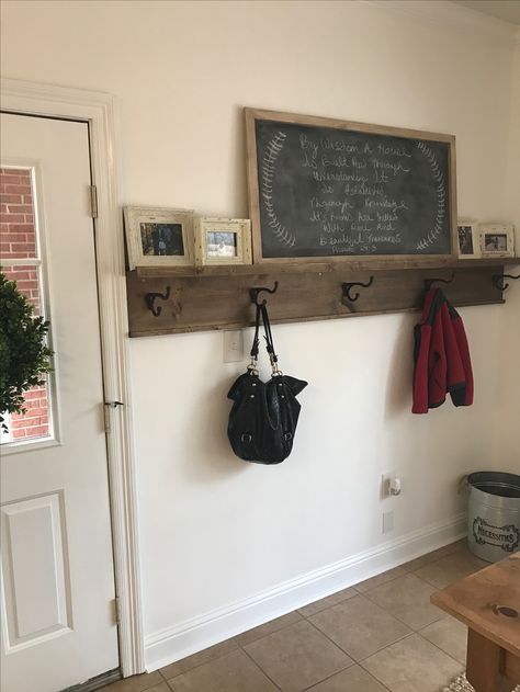 Diy entryway coat rack with picture ledge shelf! We needed something to hang coats, backpacks etc by the back door & this fits the bill perfectly! Stained with Miss Mustard Seed Curio then sealed with dark wax. Chalkboard was a diy(plywood cut down the 1x2 for the frame). Hooks are from Hobby Lobby! Coat Rack Ideas, Garderobe Diy, Picture Ledge Shelf, Diy Coat Rack, Entryway Coat Rack, Diy Coat, Hallway Coat Rack, Rustic Coat Rack, Diy Entryway