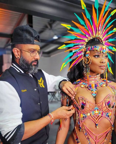 But have you checked the detail on this costume tho 😮😍? Trinidad Carnival 2025 Band Launch season with @yumavibe . Avionne slayed in this opening piece by @rawlepermanand ! 💄: @__glambyshan__ Our booking link for Trinidad Carnival 2025 is now open and slots are already being filled. Disclaimer: Glam hub takes no claim to makeup or hair in these videos. We were just there to support YUMA #carnivalglamhub #glamhubtrinidad #trinidadbandlaunchseason #yumabandlaunch #yumans #carnivalmakeupa... Carnival Costumes Trinidad, Trinidad Carnival Makeup, Trinidad Carnival Costumes, Carnival Women, Trinidad Carnival, Carnival Makeup, Festival Makeup, Carnival Costumes, Now Open