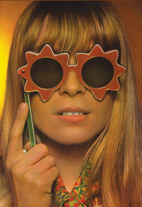 Ye Ye, French Pop, Vintage Sunnies, Good Day Sunshine, Wearing Glasses, Vintage Eyewear, Vintage Portraits, Girls With Glasses, 1960s Fashion