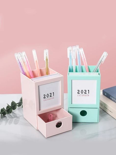 Paper Craft Calendar Ideas, Pens Holder Diy Craft Ideas, How To Make A Pen Holder, Penholder Aesthetic Diy, Pen Holder Diy Crafts, Diy Pen Holder Ideas, Pen Holder Ideas, Pen Holder Craft, Pen Holder Design