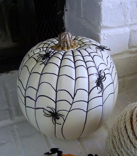 White spider pumpkin - use black and glow in the dark paint instead of a sharpie Labu Halloween, Pumkin Decoration, Spider Pumpkin, Halloween Fest, Hallowen Ideas, Halloween Memes, Halloween Pumpkins Painted, Pumpkin Painting Ideas, Manualidades Halloween