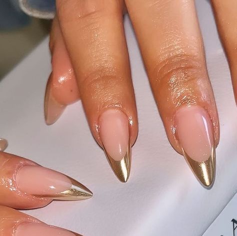 Gold Tip Chrome Nails, Metallic Gold French Tip Nails, Nails To Match A Gold Dress, Chrome Gold French Tip Nails, Almond Gold French Tip Nails, Gold Chrome Nails French, Gold French Tip Nails Almond, Gold Nails Inspiration, Gold Tip Nails French