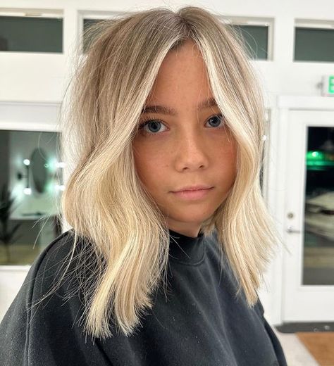 Creamy Blonde Long Bob, Blonde Melt Hair, Bright Blonde Bob With Shadow Root, Short Bob Blonde Balayage Dark Roots, Cropped Blonde Hair, Blonde Above Shoulder Length Hair, Short Creamy Blonde Hair, Root Smudge Blonde Bob, Blonde Highlights Root Smudge