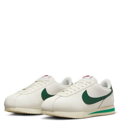 Nike Cortez Green, Nike Cortez Women, Nike Cortez Leather, French Street Fashion, French Street, Exclusive Sneakers, Adidas Spezial, Green Sneakers, Nike Dunk High