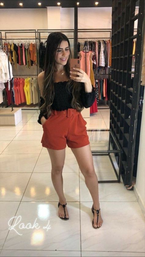 Goa Outfits, Casual Oufits, Look Con Short, Mommy Outfits, Sweet Clothes, Outfit Primavera, Women Lifestyle, Shorts With Tights, Look Chic