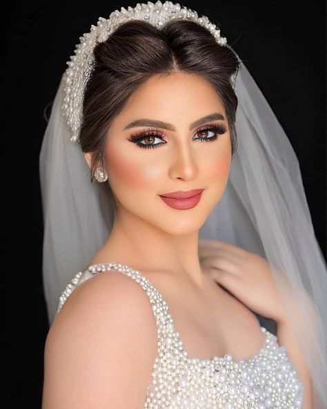 J Fashion Street, Makeup Looks For Brides, Bride Hairstyles With Veil, Latest Bridal Makeup, Beauty Recipes Hair, Wedding Hairstyles And Makeup, Wedding Eye Makeup, Glam Wedding Makeup, Wedding Dress Types