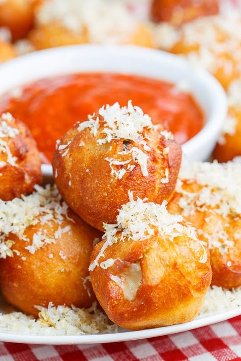 Pizza Poppers Fried Pepperoni, Pizza Poppers, Closet Cooking, Poppers Recipe, Football Snacks, Game Day Snacks, Football Food, Game Day Food, Appetizer Dips