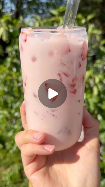 Fresca Con Crema Recipe, Fresca Drinks, Crema Recipe, Agua Fresca, Strawberries And Cream, Mexican Food, Mexican Food Recipes, Drinks, On Instagram