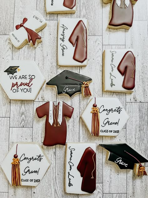 College Grad Cookies Decorated, Masters Graduation Cookies, College Grad Cookies, High School Graduation Cookies Decorated, Preschool Graduation Cookies, Senior Night Cookies, Master Graduation Party Ideas, Graduation Sugar Cookies 2024, Masters Grad Party