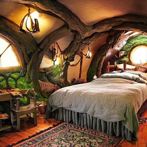 Hobbit Office, Hobbit Hole Interior, Hobbit House Kit, Hobbit Bedroom, Lotr Room, Lotr Decor, Witchy Store, Hobbit House Interior, Hobbit Homes