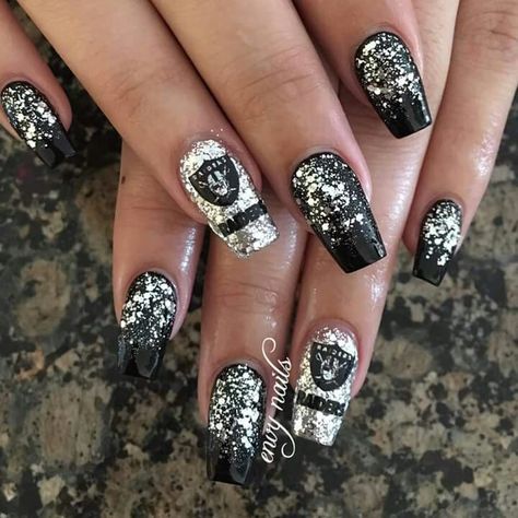 Oakland Raiders acrylic nails! Done by Aaliyah Fonseca Raiders Nails, Football Nail Designs, Winter Nails Gel, Football Nails, Festive Nail Designs, Long Square Nails, Nails Yellow, Elegant Nail Art, Glitter Gel Nails