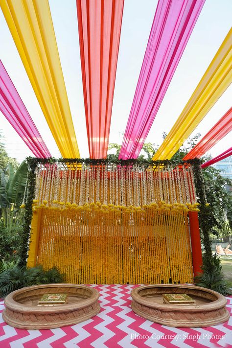 Haldi Decor Ideas, Indian Wedding Decoration Ideas, Haldi Function Decoration, Wedding Decorations Indian, Wedding Decor Indian, Siddharth Gupta, Decor Indian Wedding, Haldi Decoration Ideas, Indian Wedding Decoration