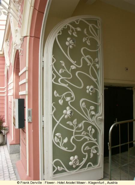 art nouveau décor door Art Nouveau Arquitectura, Art Nouveau Flowers, Hotel Door, Klagenfurt, Casa Country, Art Nouveau Architecture, Cool Doors, Open Door, Art Nouveau Design