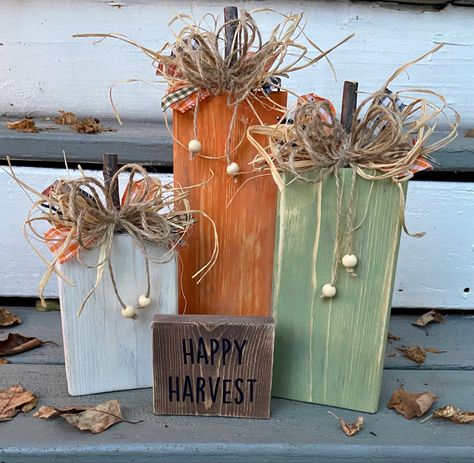 Fall Crafts With Wood Blocks, Farm Animal Crafts For Adults, Diy Wood Holiday Projects, Crafts With Pieces Of Wood, Diy Scarecrow Out Of 2x4, Fall Decor Made From Wood, Fall Country Crafts Diy, Diy Fall Decor With Scrap Wood, Fall Crafts For Craft Show