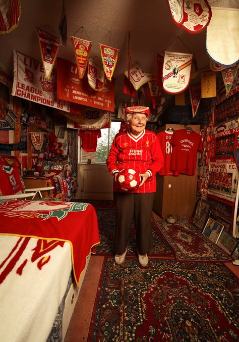 Adam Rubin - UK Football Fans | LensCulture Football Fans Photography, Creative Football Photography, Football Photography Ideas, Grassroots Football, Football Inspiration, Sports Fashion Design, London Football, Liverpool Champions, Soccer Photography