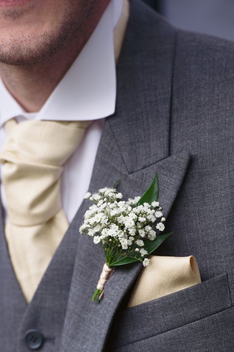 Gypsophila Buttonhole Button Hole Flowers, Wedding Flowers Gypsophila, Brides Flowers, Brides Flowers Bouquet, Buttonhole Flowers, Gypsophila Wedding, Spain Wedding, Button Holes Wedding, Black Suit Men