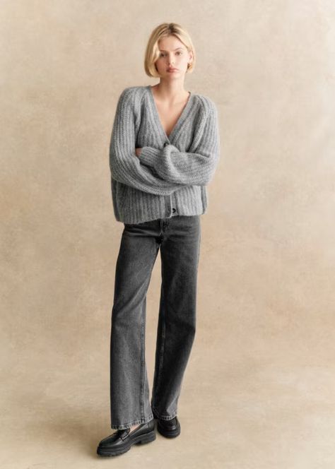 Basile Cardigan - Grey - Alpaca - Sézane Sezane Cardigan, Outfits With Grey Cardigan, Cardigan Outfit, Gray Cardigan, Cardigan Outfits, Wardrobe Ideas, Grey Cardigan, Winter Outfit, Parisian Style