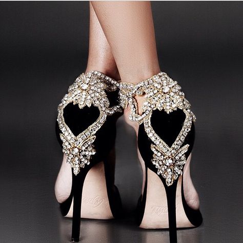 Whoa, now these are glamorous heels. Hak Tinggi, Gorgeous Shoes, Fabulous Shoes, Hot Shoes, Crazy Shoes, Pretty Shoes, Dream Shoes, Shoe Obsession, Shoe Lover