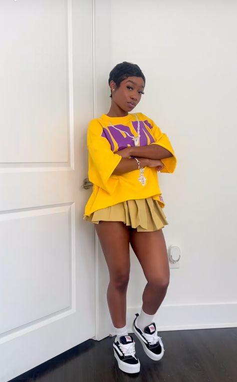 Watching New York Fashion, Bowling Date Outfit Summer, Brunch Day Party Outfit, Day Party Outfit Black Women Summer, Kickback Outfits Black Women, Yellow Outfits Aesthetic, Baddie Style Aesthetic, Yellow Outfits For Women, Summer Baddie Outfits Casual