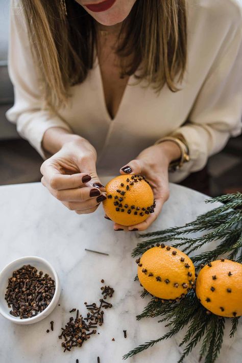 Citrus Ornaments, Make Dried Orange Slices, Orange Pomanders, Ornaments Wreath, Ideas For Thanksgiving, Pomander Balls, Wreath Garland, Orange Clove, Orange Christmas