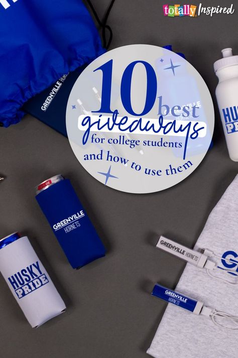 Colleges use #PromotionalProducts to market themselves to new students every year. Here are the best items to giveaway and how to distribute them! College Marketing, Alumni Gifts, College Recruiting, Items For College, Swag Ideas, Promotional Giveaways, Promo Items, Promotional Items, College Fun