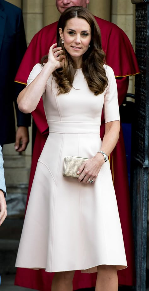 Vévodkyně Kate, Kate Middleton Style Outfits, Lela Rose Dress, Düşes Kate, Herzogin Von Cambridge, Looks Kate Middleton, Estilo Kate Middleton, Kate Middleton Hair, Kate Middleton Dress