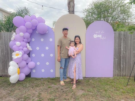 Purple Daisy Birthday Party, Purple Daisy Theme Birthday, First Birthday Purple Theme, Daisy Backdrop Party Ideas, Purple 1st Birthday Party, Purple First Birthday Party, Daisy Themed First Birthday, Backdrop Purple, Bday Themes