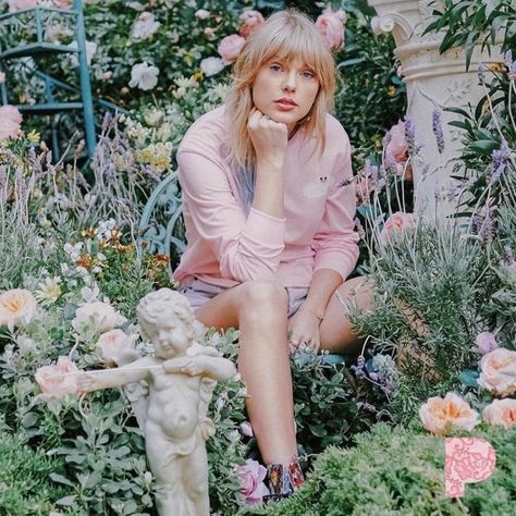 Lover Taylor Swift Photoshoot, Taylor Swift Photoshoot, Lover Taylor, Swift Photo, Taylor Swift Album, Taylor Swift Wallpaper, Long Live Taylor Swift, Taylor Swift Songs, Swift 3