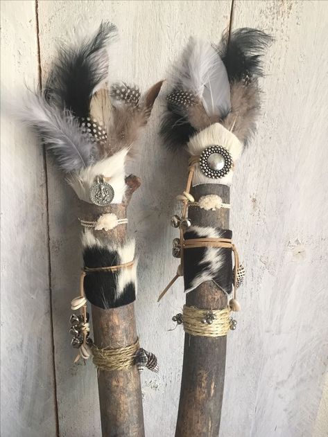 Shaman Journey, Spirit Sticks, Talking Stick, Wiccan Crafts, Drums Art, Driftwood Art Diy, Twig Art, Pagan Crafts, Diy Wand