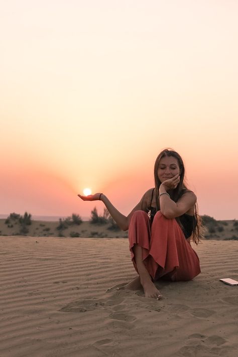 Desert Photoshoot Ideas, Beach Photo Inspiration, Desert Photoshoot, Desert Photography, Photo Recreation, Shotting Photo, Photographie Portrait Inspiration, Beach Pictures Poses, Photographie Inspo