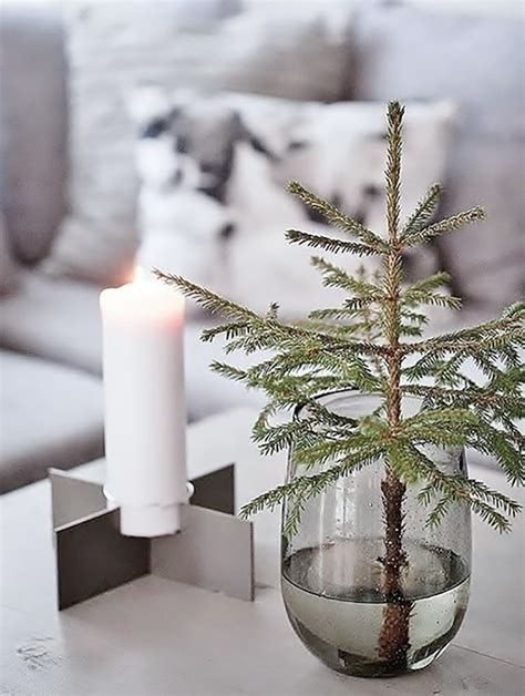 7 of the Most Charming Scandinavian Christmas Decorations – EM Creative Co Simple Holiday Decor, Scandinavian Christmas Decorations, Simple Home Decor, Easy Diy Decor, Minimalist Christmas, Christmas Celebration, Simple Holidays, Simple Home, Scandinavian Decor