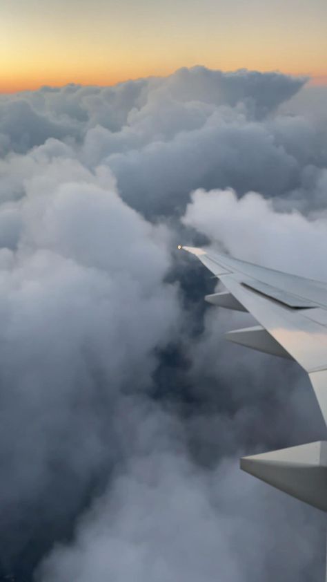 Flight Window View Video, Poze Din Avion, Plane Window View Aesthetic, Aeroplane Window View, Flight Window View, Airplane View Video, Aeroplane Video, Aeroplane View, Airplane Video