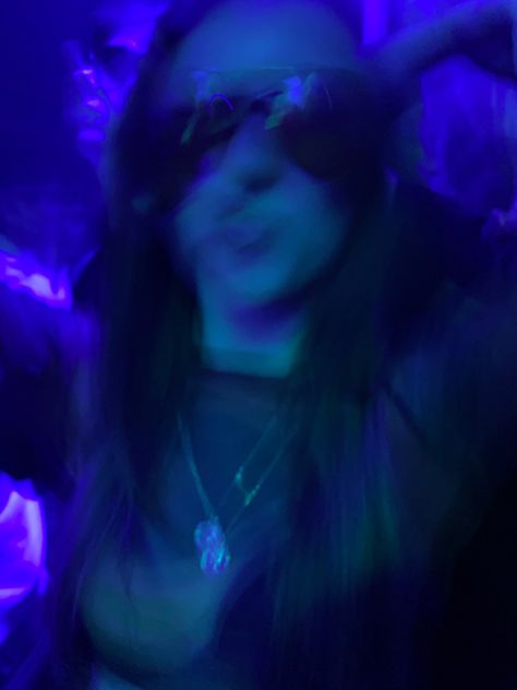 festival party rave sunglasses girl vibe summer 2022 Blue Festival Aesthetic, Rave Core Aesthetic, Rave Character, Joana Core, Rave Girl Aesthetic, Rave Core, Rave Sunglasses, Underground Rave, Rave Aesthetic