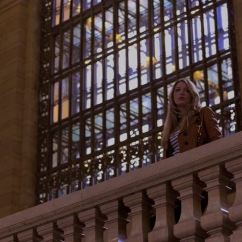 1x1 gossip girl Gossip Girl Scenes, Gossip Girl Season 1, Gossip Girl Serena, Nyc Pics, Winter In New York, Nyc Photoshoot, Gossip Girl Aesthetic, Serena Van Der, Spring In New York