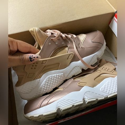 Nike Huarache Sneaker Rose Gold Rose Gold Sneakers, Nike Huarache, Rose Gold Color, Nike Shoes, Sneakers Nike, Like New, Rose Gold, Nike, Plus Fashion