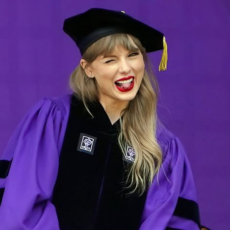 Karma Taylor Swift, Taylor Swift Icon, Taylor Swift Midnights, Swift Wallpaper, Estilo Taylor Swift, Swift Photo, Grad Pics, Taylor Swift Concert, Taylor Swift Wallpaper