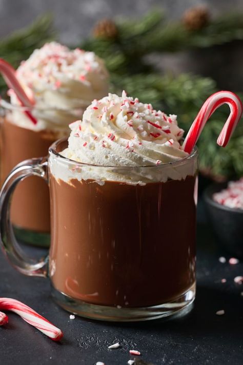 This delicious hot chocolate recipe is the perfect cozy Christmas cocktail! This peppermint hot chocolate is the perfect Christmas recipe for anyone who loves chocolate. Cocoa Fudge Brownies, Peppermint Hot Chocolate Recipe, Boozy Hot Chocolate, Peppermint Dessert, Peppermint Hot Cocoa, Baker By Nature, Drinking Chocolate, Winter Meals, Peppermint Hot Chocolate