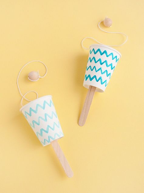 Crafts You Can Play With, Cup And Ball Craft, Craft From Paper Cup, Diy Game Crafts, Craft Using Paper Cups, Paper Cup Craft Ideas, Paper Cup Painting Ideas, Paper Cups Crafts For Kids, Cup And Ball Game Diy