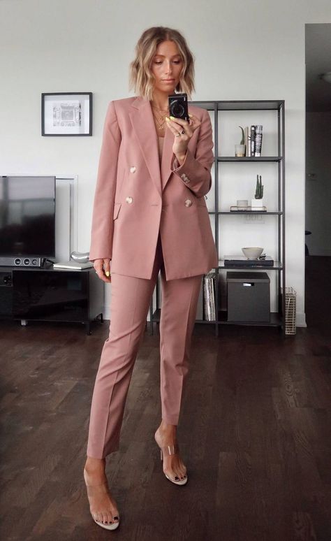 5 WEDDING GUEST OUTFIT IDEAS Wedding Guest Suits, Wedding Guest Outfit Ideas, Wedding Guest Outfit Winter, Winter Wedding Outfits, Winter Wedding Guests, Outfit Wedding Guest, Wedding Dress Guide, Chique Outfits, Trouser Outfits