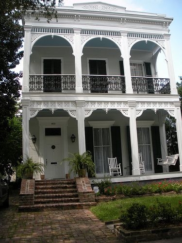 Mansion on St. Charles Avenue, New Orleans New Orleans Mansion, New Orleans Architecture, Southern Architecture, New Orleans Homes, Porch And Balcony, Willow Creek, Southern Homes, Diy Backyard Landscaping, Victorian Architecture