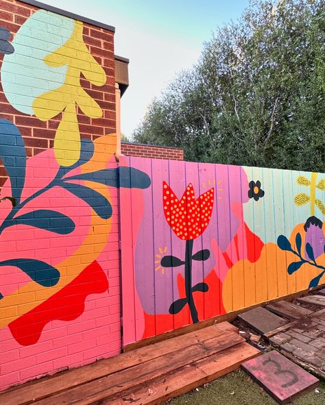 Day 1 👉🏼 Day 2. ⚡️Assist @yazzfrazz 📍Client | Private Residence 👍🏼Paint @duluxaus weather shield exterior #ladieswhopaint #heynicemurals #backyardmural #melbournemurals #mural #brightmural #backyard #garagemural #westsidemural #botanicalmural #gardenmural #balconymural #backyardreno #murals #muralart #reservoir #backfence Community Garden Mural, House Exterior Mural, Art Classroom Mural, Mural On Fence, Colorful Murals Street Artists, Shed Murals Outdoor, Outside Murals, Simple Mural Ideas, Door Murals Painted