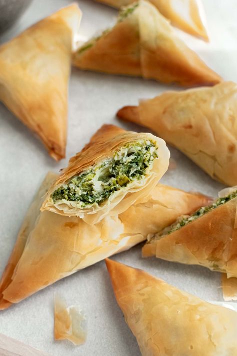 Samosa Recept, Spinach Filo, Pasta Fillo, Spinach Pie, Dried Basil, Filo Pastry, Phyllo Dough, Pastry Sheets, God Mat